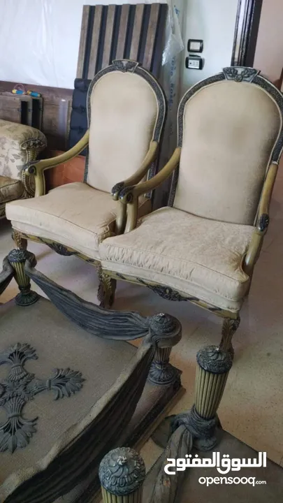 كنب مع طاولات بحالة ممتازة