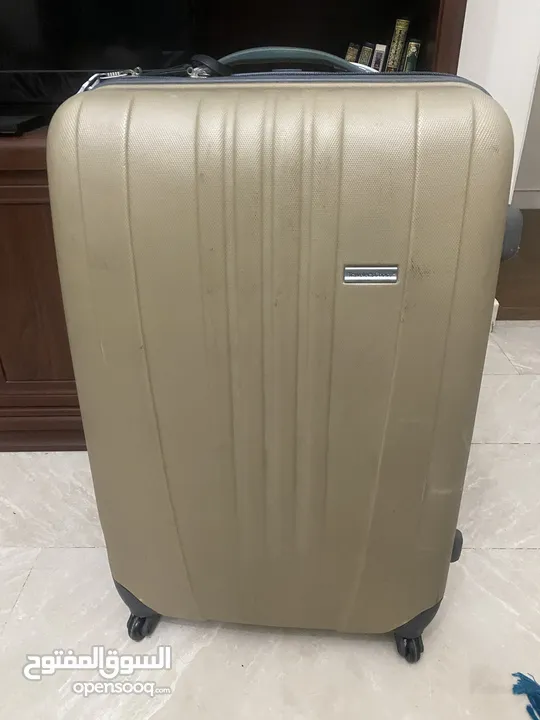 حقيبة سفر حجم كبير بوضع ممتاز