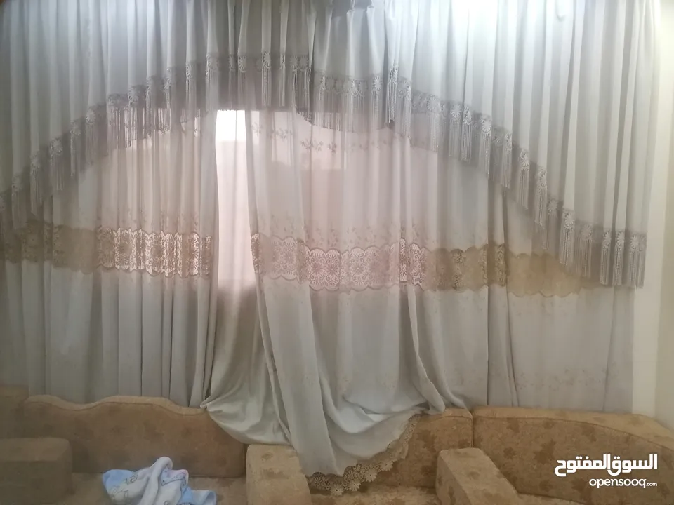 برادي ستائر بحالة ممتازة فقط