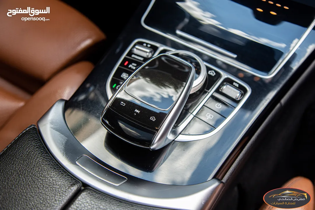 Mercedes C200 2019 Mild hybrid Amg kit Night Package   السيارة وارد الشركة و قطعت مسافة 83,000 كم