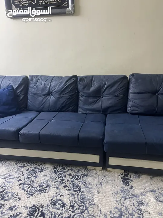 كنب مودرن مستعمل بحالة جيده للبيع بسعر مغري