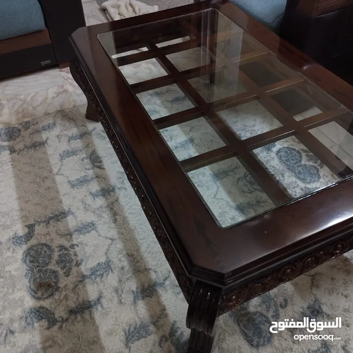 طاولة سفرة وفضية مصري حفر من الطراز الرفيع .   كراسي خشب زان عدد 8   للإستفسار