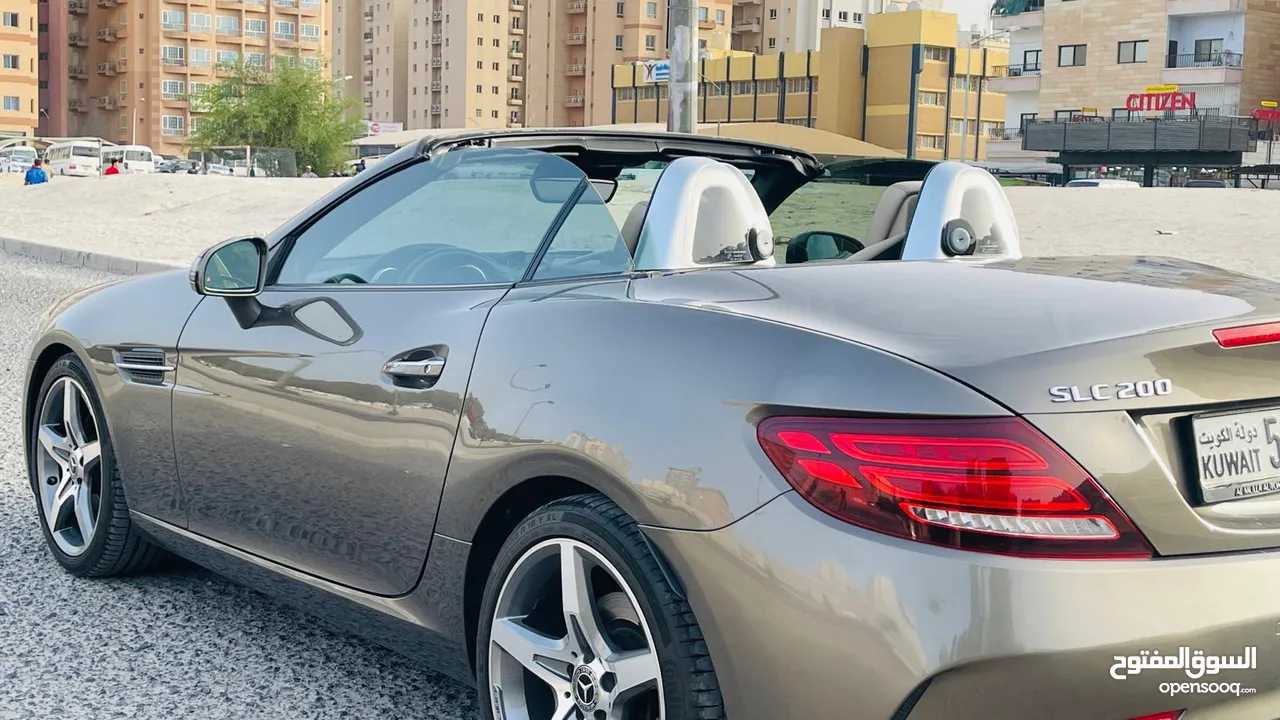 Mercedes SLC 200 convertible in excellent condition with no accident.