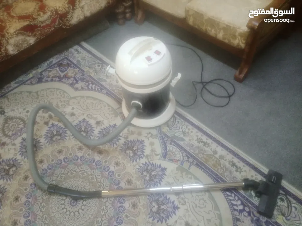 مكنسه كهربائيه olmar  مستعمله بحاله ممتازه