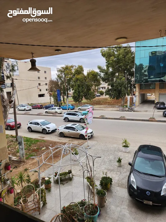 مخزن تجاري (محل) للإيجار مساحة (46 متر) مع سدة قرب مجمع عمان بجانب دوار اليوسفي بجانب ID burger