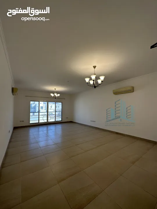 Beautiful 2 BR Apartment in Shatti Al Qurum