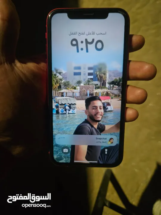 آيفون 11 عادي مش مفتوح ولا خدش 128 جيجا بطاريته 77 الجهاز وكاله مع كرتونته وشاحنه
