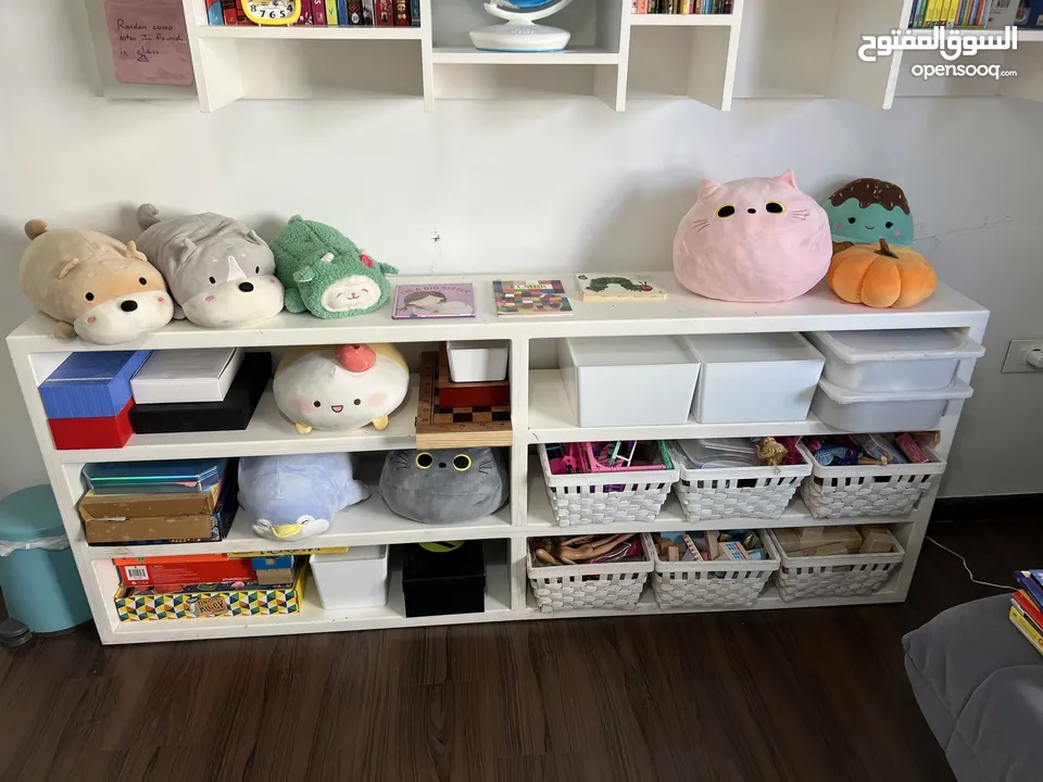 Shelf furniture for kid bedroom white wood good condition