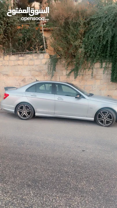 مرسيدس 2012 C200 AMG للبيع على الكاش اتومات وتوب ترينك وغيار اسبورت 7غيار فل اضافات بانورما مع فتحه