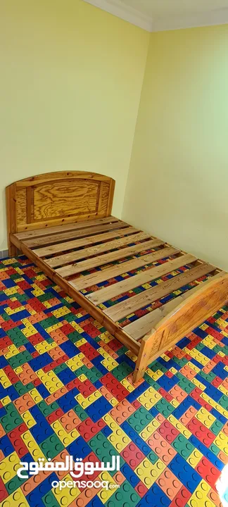 سرير خشب ماليزي شبه جديد