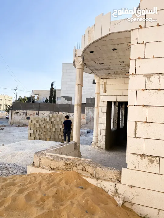 بيت مستقل في افضل مناطق جاوا بسعر شقة للبيع من المالك مباشرة تصميم هندسي عزل كامل 4 واجهات حجر رويشد