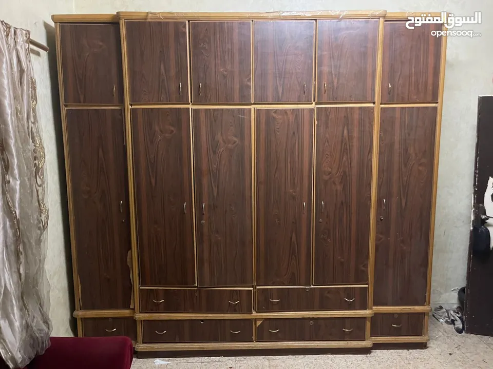 خزانة طابقين 6 درف تفصيل ثقيل لاتيه ومحرفة زان بحالة ممتازة للبيع