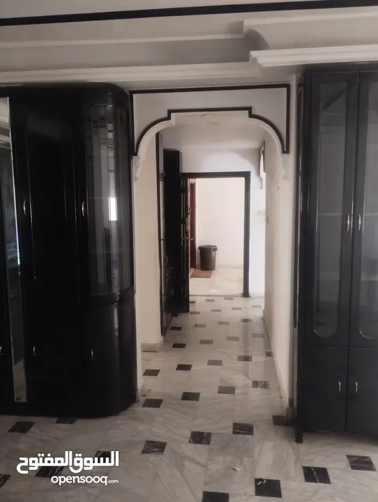 شقه للبيع طابق اول 200