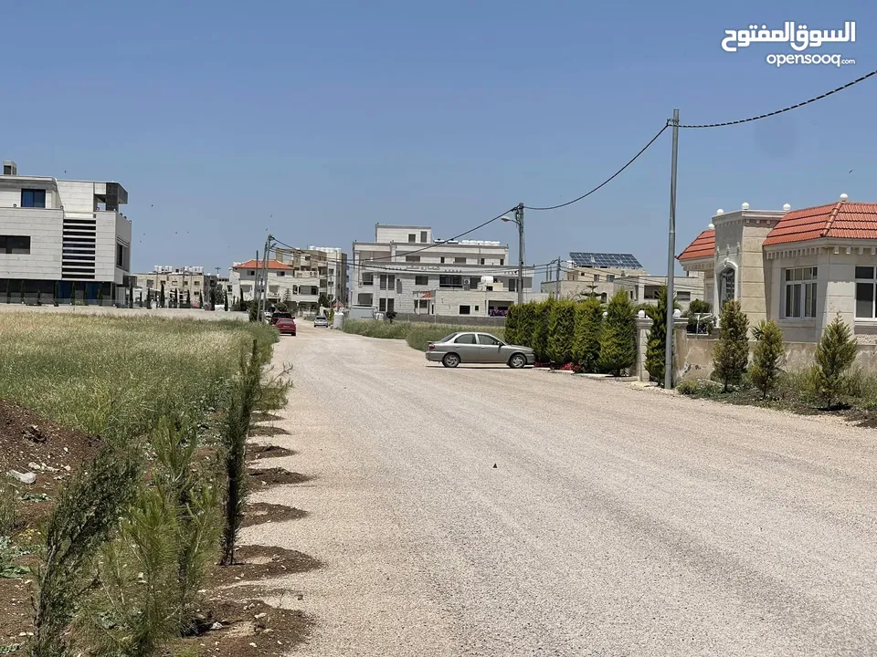 ارض للبيع في اربد مساحة دونم     في حوض الجزيره الغربية شرق مستشفى الراهبات