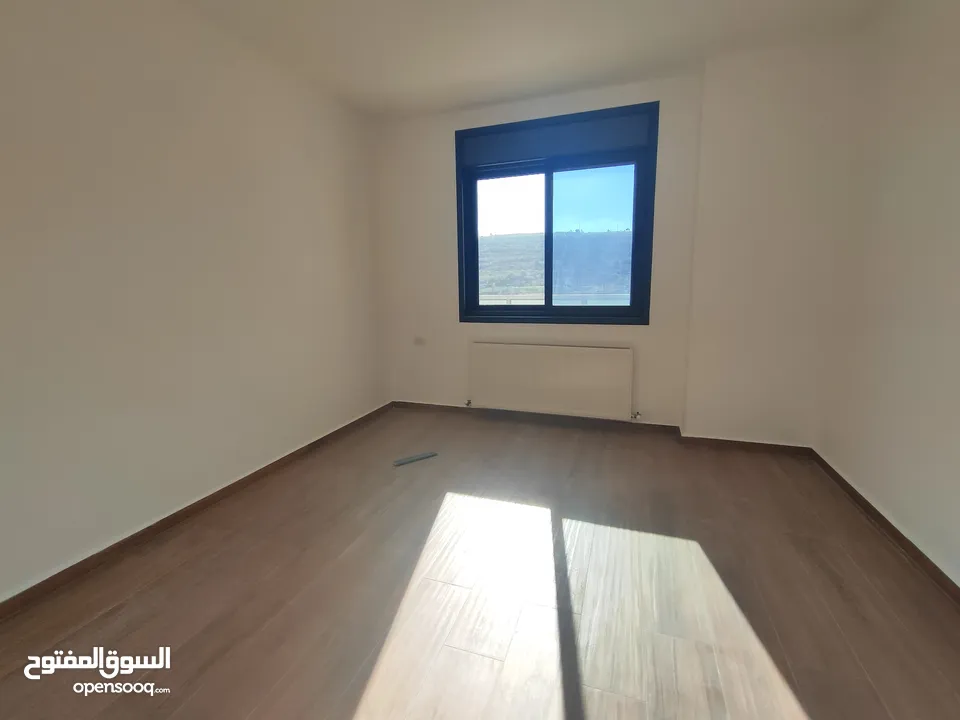 شقة قيد الفرش على ذوقك للايجار في عين منجد
