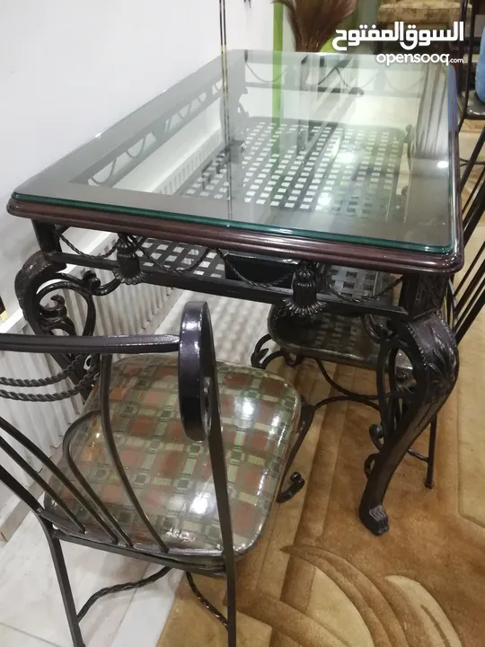 طاولة سفرة معدنية وزجاج راقية