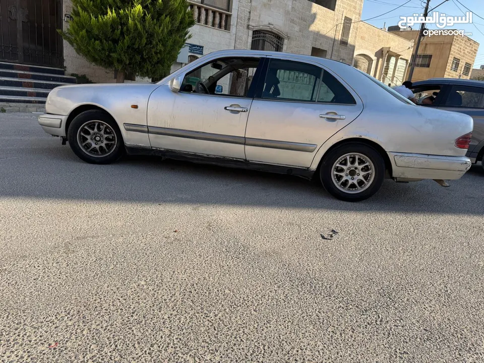 مرسيدس E200 موديل 1999
