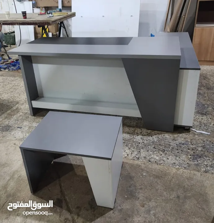 مكتب مدير   مع جانبية وادراج وطاولة هديه العرض لفترة محدودة من لامينيت للأثاث المكتبي