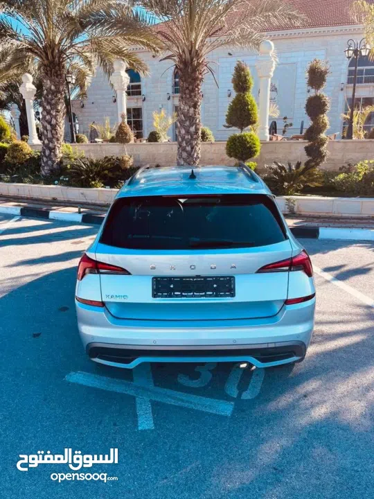 سياره سكودا كميك للبيع لون رمادي