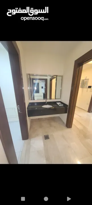 شقه لم تسكن Vip سوبر ديلوكس 3نوم + 2 ماستر +  5 حمامات + طابق ارضي
