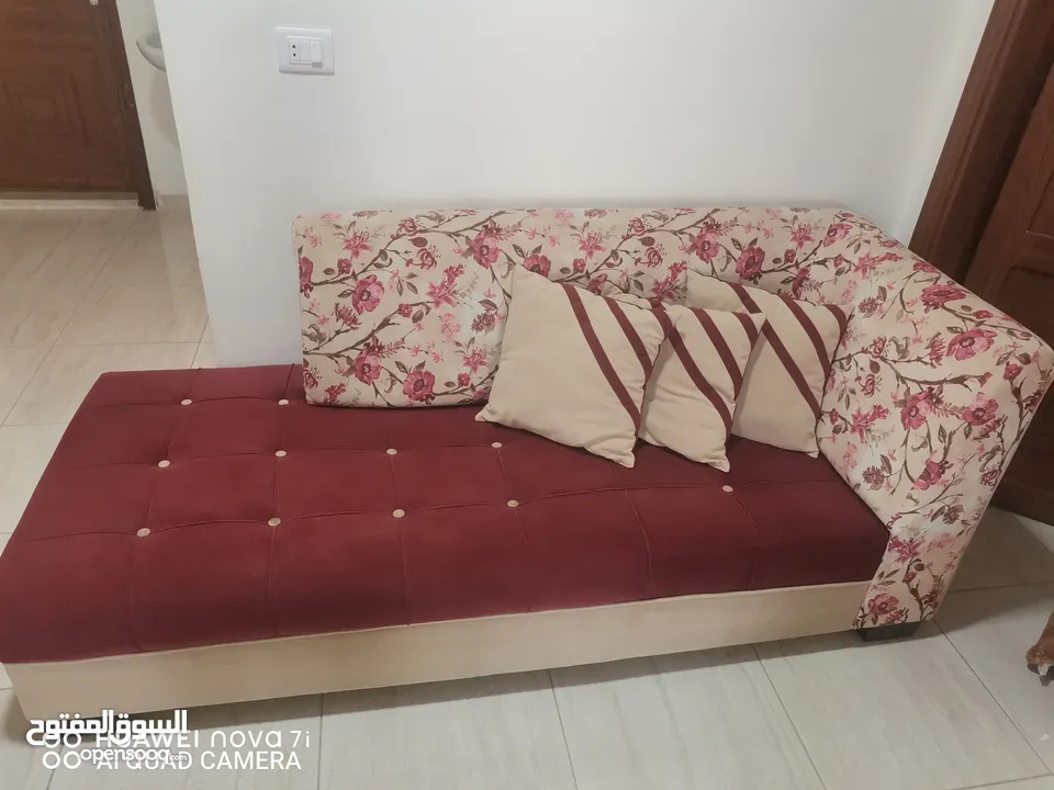 كورنر للبيع لون بيج جميل جدا حرف L يوجد معة بفة طقم استعمال بسيط