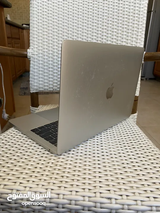 MacBook Pro i5 Touch Bar 2019 i5 13.3 8ram 128 ssd like new