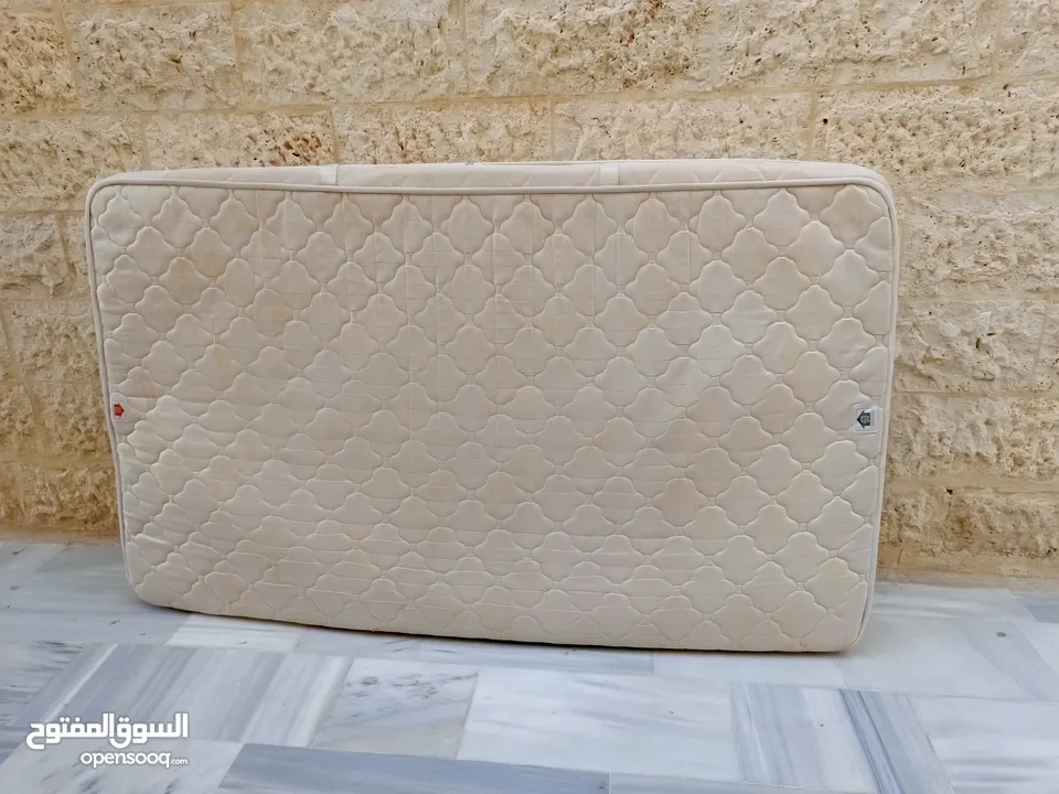 يوجد لدي فرشه سوست نوعيه اصليه بحاله مفرد ونص وكاله في منطقه الياسمين قريبه من حي نزال