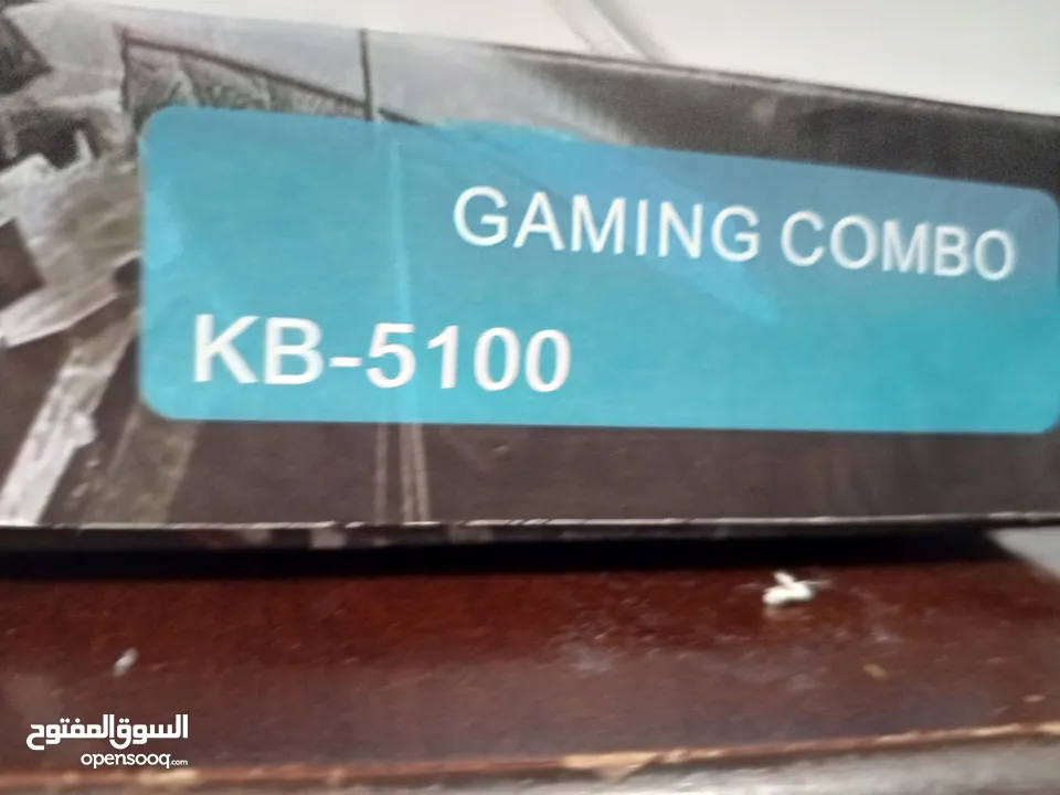 كيبورد + ماوس قيمنق  مستعمل مرة واحد و استعمال خفيف من شخص مبتدئ جدا ولا يتقن العب فيه