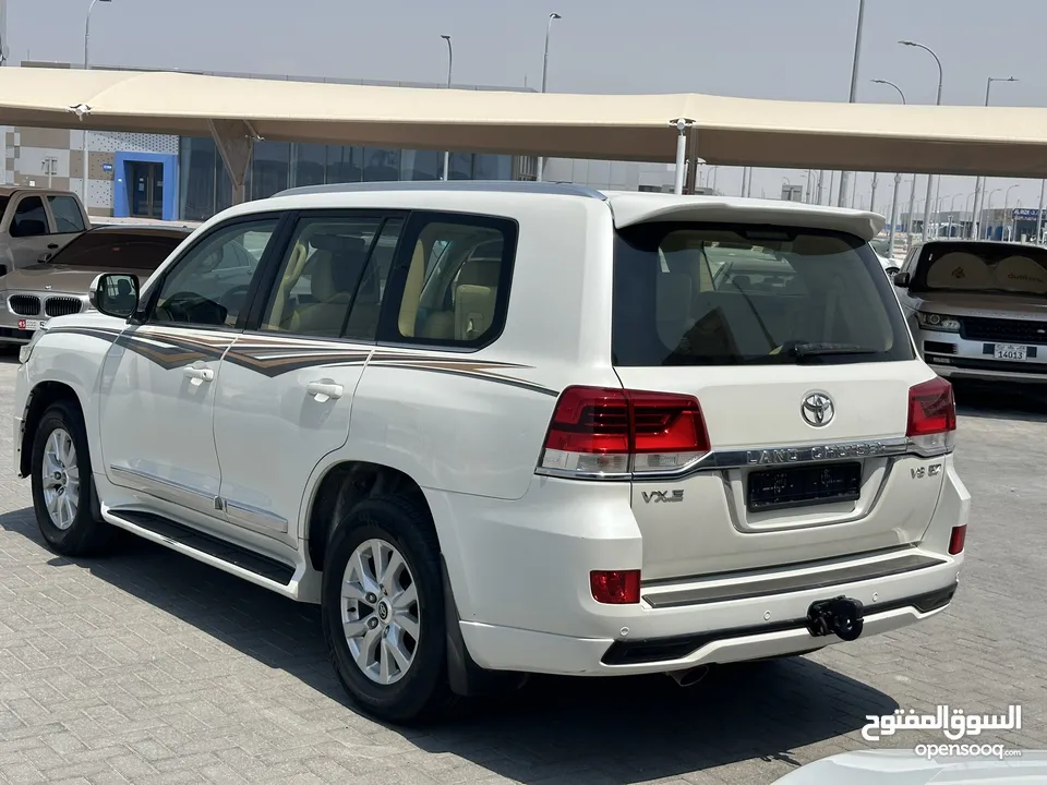 Toyota land-cruiser 2016 5.7 full option