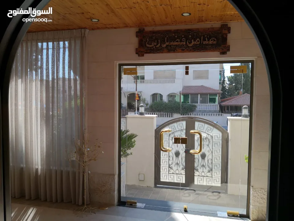 قطعة ارض 716م2 عليها عمارة اربعة طوابق وقبو في الصويفية