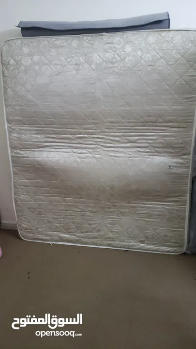 غرفة نوم مستعملة بحالة جيدة للبيع لون بني