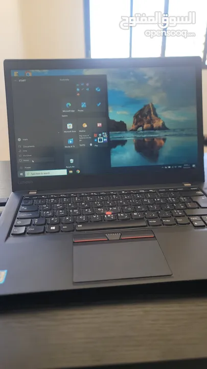 جهاز لاب توب LENOVO بحالة الوكاله مع شاحن وحقيبه وماوس ولوحة مفاتيح اضافيه .