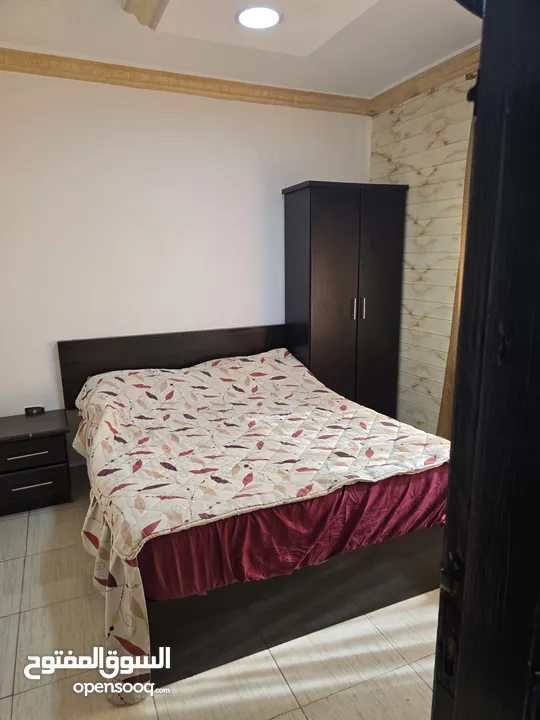 شقه مفروشه مجهزه بالكامل نظيفه مكيفه غرفة او غرفتين جبل الحسين طابق ثاني بحالة ممتازة طابق ثاني