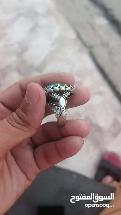 خاتم فضة فيروزي ايراني أزرق مائل للأخضر (درجة شائعة للفيروز الطبيعي)