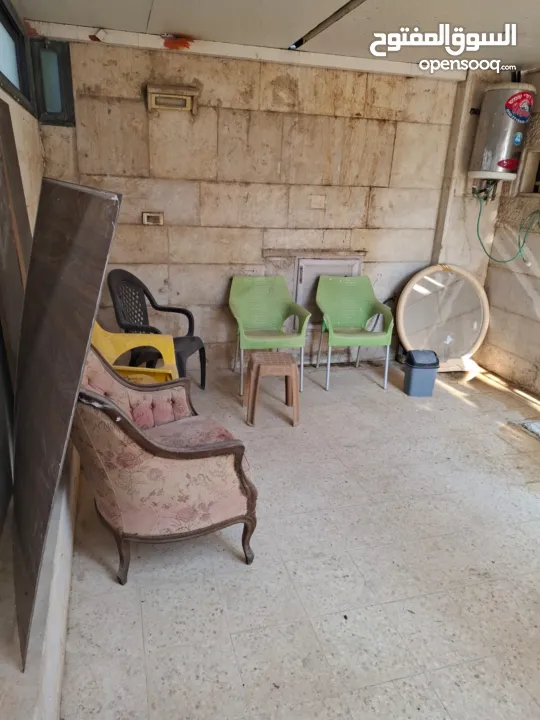 ستوديو خلف الاستراحة