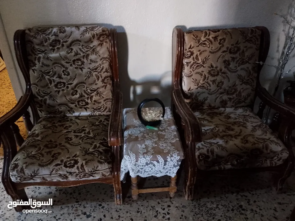 طقم كنب ومورس وبوفيه3قطع بحالة جيدة جدا