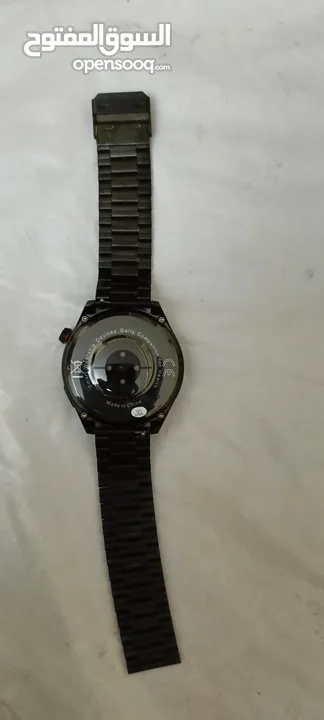 smart watch  لم تستخدم ومعاها علبه وحاجتها