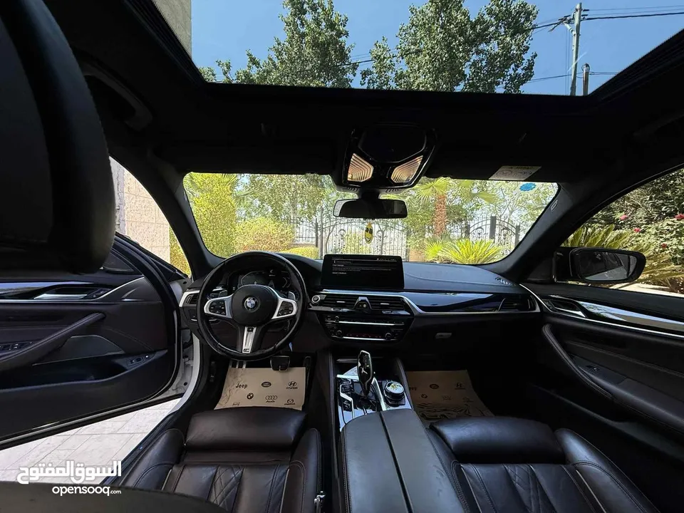 الحبه المميزه بلون الأبيض اللؤلؤي المميز للبيع على(الكاش فقط) Bmw 530e 2022 M