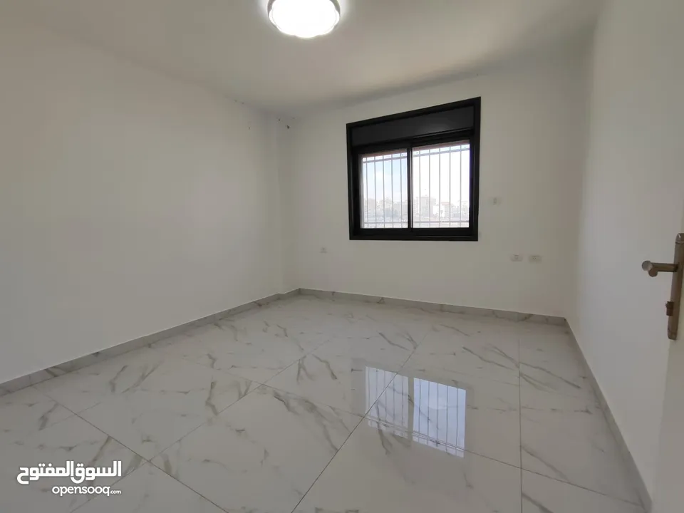 فرصة راقية للإيجار – روف مميز بإطلالة مفتوحة في أول رافات قرب سنقرط وصالات الهاشم سابقا