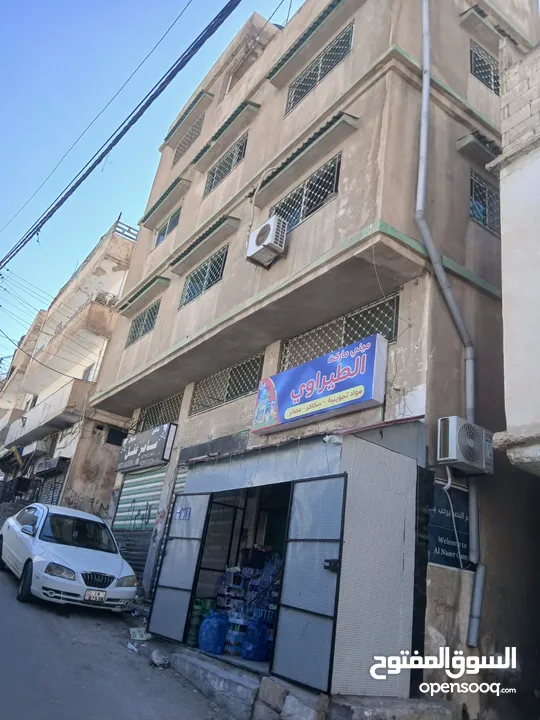بيت كبير مكون من عده شقق للبيع