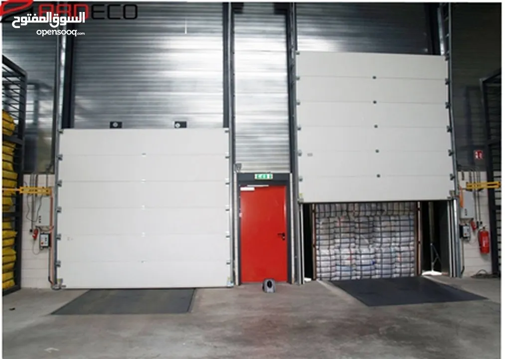 Industrial lifting door's.