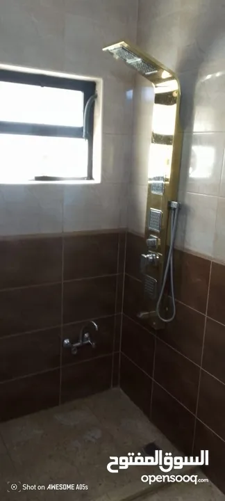 غرفة للايجار سكن طالبة أو سيدة عاملة شامل جميع الفواتير الكهرباء و الماء و الانترنت