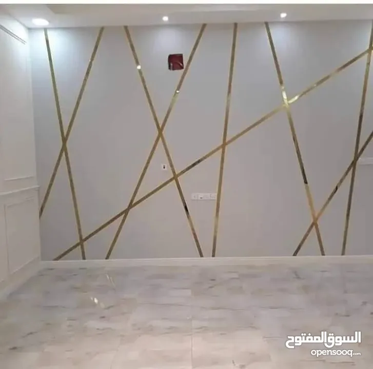 رول لاصق ذهبي او فضي ديكوري للارضيات و الحائط و الجدران ديكور شريط  لاصق منه وفيه للديكور طول 50 متر
