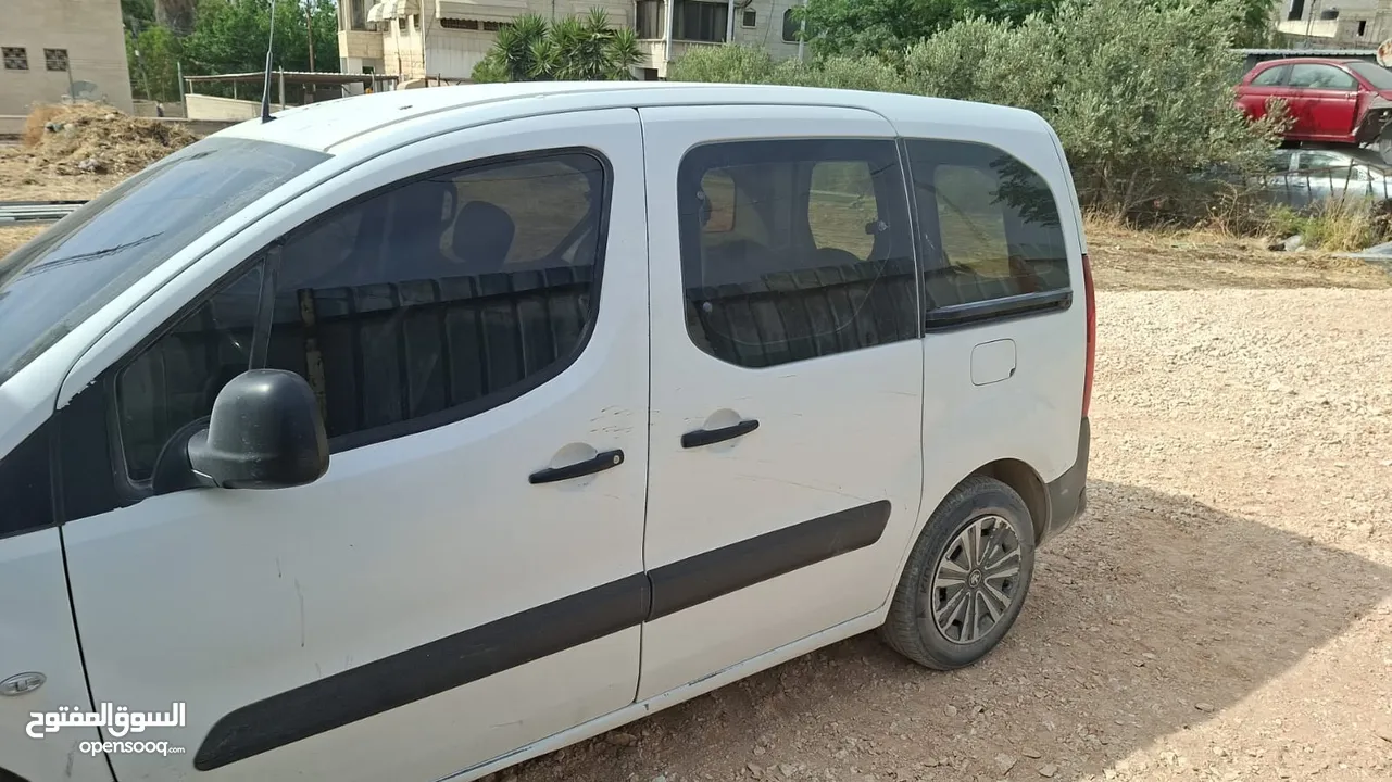 للبيع سيارة بيجو بارتنر 2015