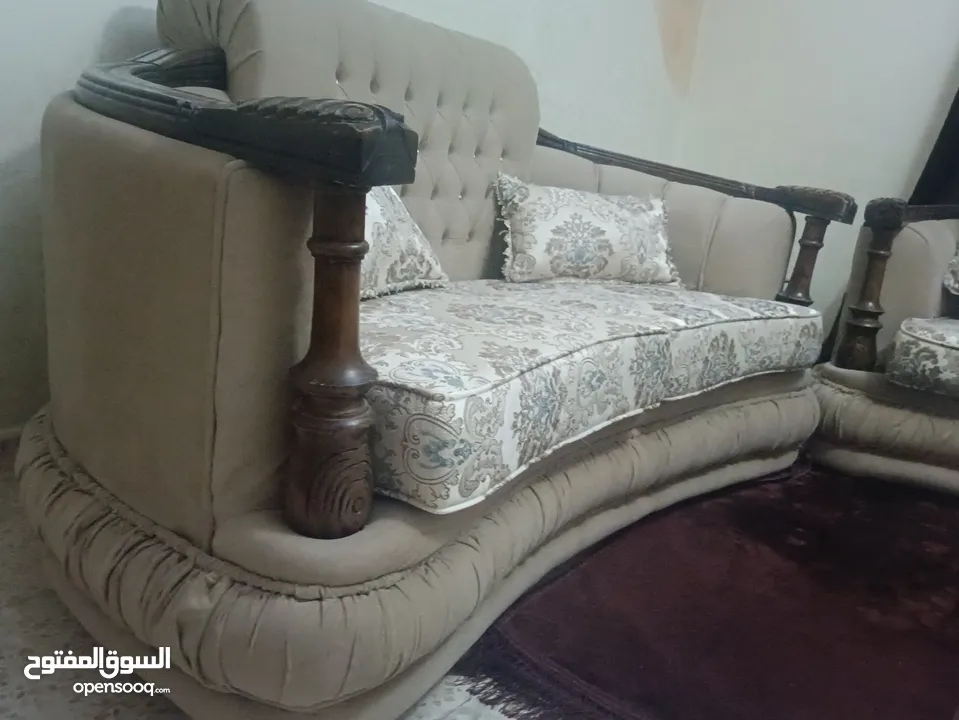أثاث غرفة جلوس 7مقاعد200دينار شبه جديد الله يبارك لصاحب انصيب