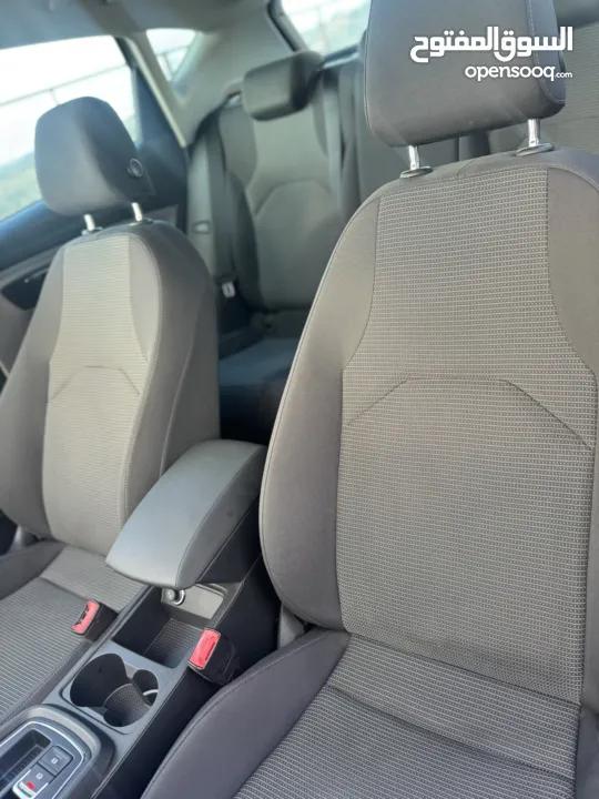 سيات ليون 18/19سيارة بحالة الوكالة شركةاصل الماني  1200 جير عادي فل إضافات عدا الفتحة  سعر مميز كاش