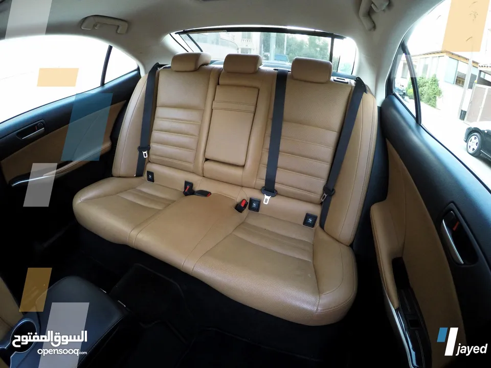 Lexus IS300H 2018 - للبيع