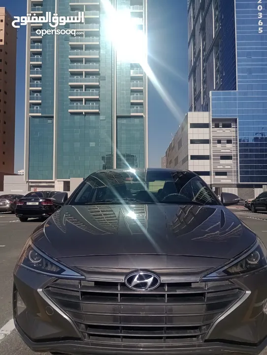 هيونداي النترا 2019 وارد امريكي بحاله نظيفه مكينه 2.0 cc مرخصه بالدوله من 3 سنوات  Hyundai Elantra 2