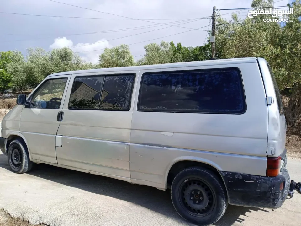 باص كرفيل موديل 2002