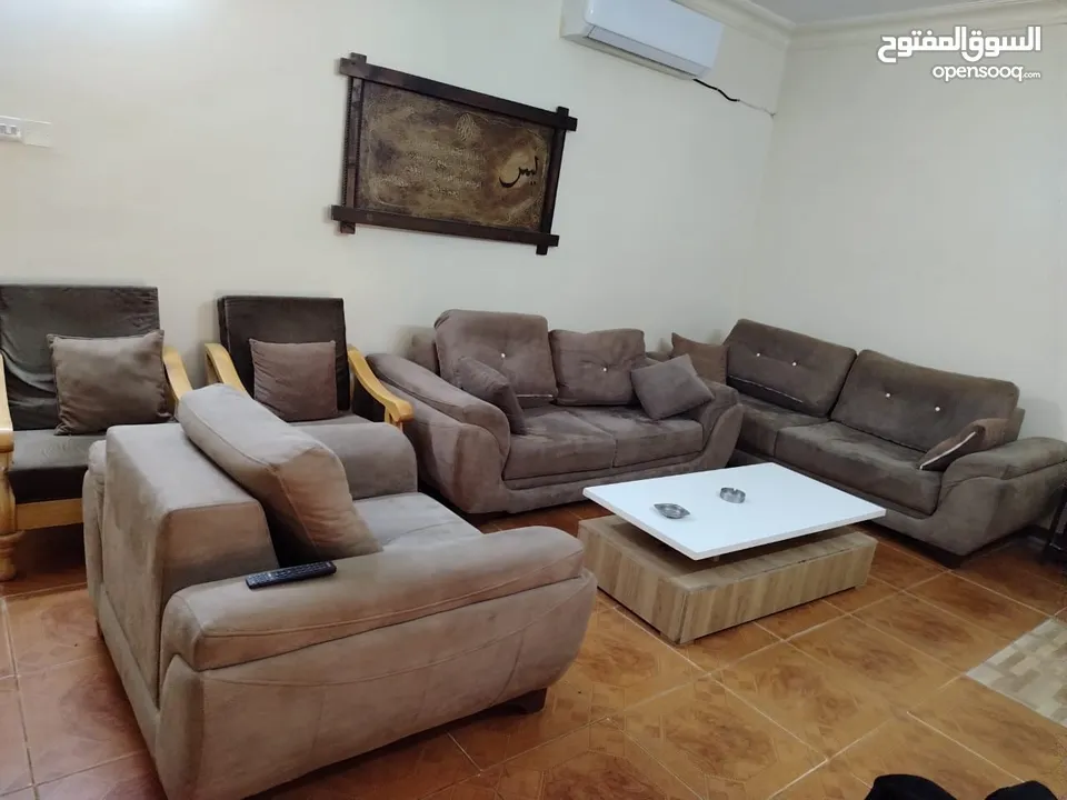 شقة مفروشة طابق ارضي للايجار الشهري الثامنة